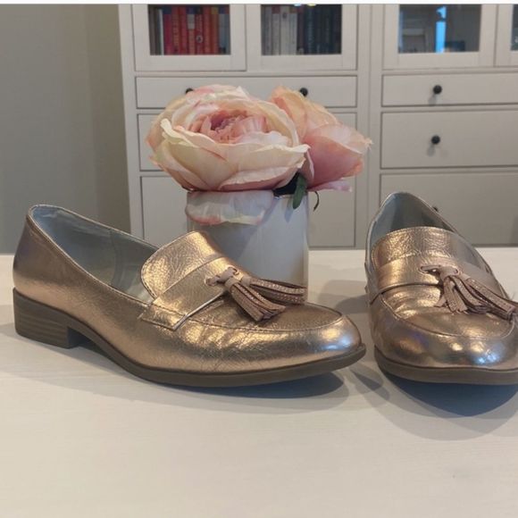 Kenneth Cole Reaction Jet Forward Rose Gold Pink Metallic Loafers w/ Tassel - Picture 4 of 4